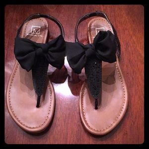 Black bow sandals